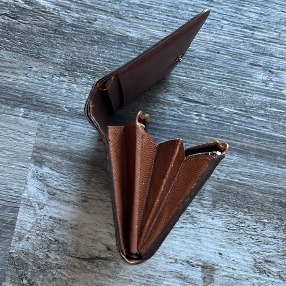 Louis Vuitton LV Wallet - Picture 10 of 13